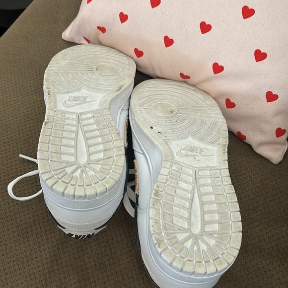 Nike shoes - Picture 5 of 5